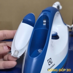 Bàn ủi khô Electrolux EDI2004