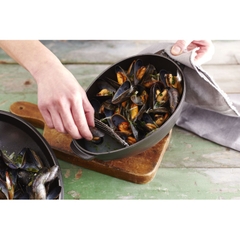 Nồi gang STAUB oval Mussel màu đen - 25cm (2L)