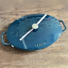 Nồi ovaL vẽ hình cá STAUB màu xanh ngọc - 33cm - 2.6L (B)