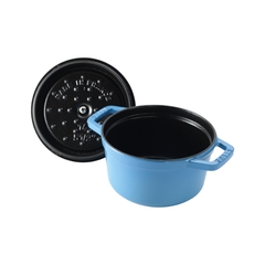 Nồi gang Staub tròn màu xanh nhạt được nhập khẩu trực tiếp từ Pháp.