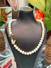 Chuỗi cổ ngọc trai sang trọng . Món quà ặtng đầu năm