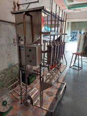 Máy chiết rót nước đóng chai thủ công
