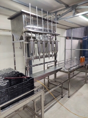 Máy chiết rót nước đóng chai thủ công