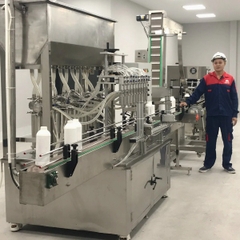 Dây chuyền chiết rót tự động.