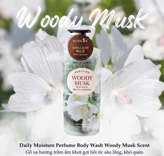 Sữa Tắm Hương Nước Hoa On The Body Daily Moisture Perfume 1100ml Body Wash Lưu Hương 24H