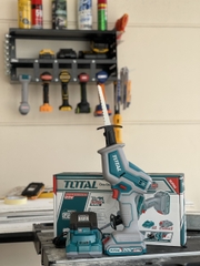 Máy cưa kiếm dùng pin Lithium-ion 20V Total TRSLI65061