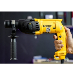 Máy khoan bê tông Dewalt D25032K-B1