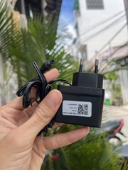 Sạc Pin 12V Total TCLI12071