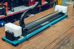 Bàn cắt gạch đẩy tay Total THT578004 800mm