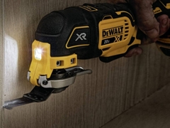 Máy cắt đa năng dùng pin 20V Dewalt DCS356D2 không chổi than (kèm 2pin 2Ah + sạc)