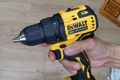 Máy khoan cầm tay 20Vmax/BL Dewalt DCD708P1 (Máy, Sạc, 1pin*5Ah Vali)