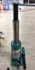 Con đội 10 tấn TOTAL THT109102 giá rẻ