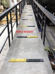 Gờ giảm tốc xe máy