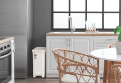 Thùng rác Slim Matsu Duy Tân chất liệu từ nhựa PP ngăn mùi, bền màu, kiểu dáng sang trọng DUY TÂN