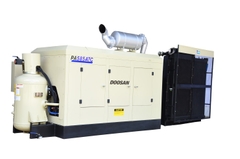 Máy nén khí di động Doosan cao áp 25bar động cơ CUMMIN