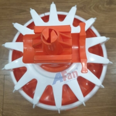 Máng ăn màu đỏ chóp nhọn