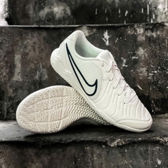 Nike JR Tiempo Legend 10 Academy IC 30