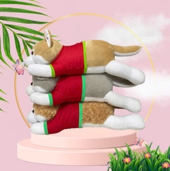 GỐI ÔM CHÓ HUSKY ÁO ĐỎ.