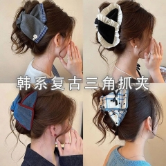 Kẹp Tóc Tam Giác Nhựa 13cm 1991