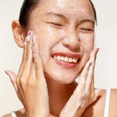 Sữa Rửa Mặt Sen Hậu Giang Cocoon Lotus Soothing Cleanser 140ml