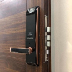 Khóa cửa điện tử Locpro K300F đen viền đồng