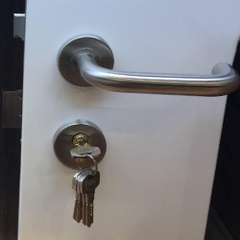 Tay nắm gạt Yale YTL010 US32D dòng Essential, inox rỗng