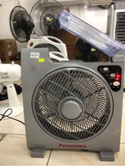 Quạt tích điện Panasonic 2 bình PN568