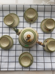 Bộ ấm chén gốc cây to vẽ