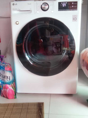 Máy sấy quần áo bơm nhiệt LG 9 kg DVHP09B