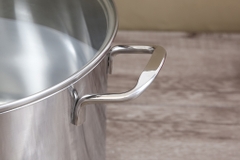 Nồi luộc gà inox 3 đáy nắp kính 28 cm Sunhouse SH28LG