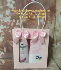 Set quà tặng sữa tắm Dove kèm khăn mặt và khăn tắm