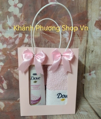 Set quà tặng sữa tắm Dove kèm khăn mặt và khăn tắm