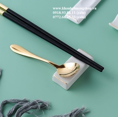 Gác muỗng đũa sứ trắng cao cấp - đồ gác chung muỗng đũa bằng sứ