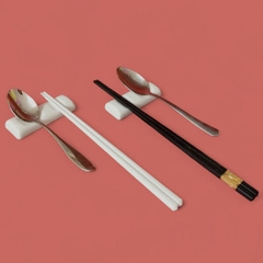 Gác muỗng đũa sứ trắng cao cấp - đồ gác chung muỗng đũa bằng sứ