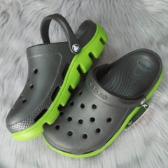 Dép cá sấu Crocs Duet Sport màu xám đậm đế xanh lá