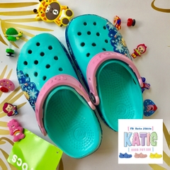 Dép sục Crocs trẻ em Elsa có ĐÈN màu xanh dương