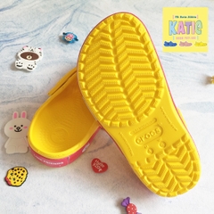 Dép cá sấu Crocs Band thỏ Line Friends màu vàng