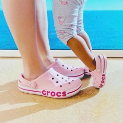 Dép cá sấu Crocs trẻ em Baya màu Hồng nhạt