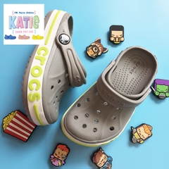 Dép cá sấu Crocs trẻ em Baya màu Xám viền xanh lá