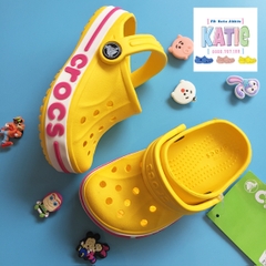 Dép cá sấu Crocs trẻ em Baya màu vàng viền hồng