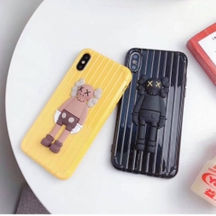 Ốp lưng iphone vân vali hình 3D KAWS