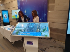 Cho Thuê Màn Hình Cảm Ứng Chân Quỳ Triển Lãm Mùa Thu 2026 – Giá Combo Cả Kỳ Chỉ Từ 5.000.000đ