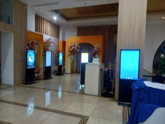 CHO THUÊ MÀN HÌNH QUẢNG CÁO (STANDEE ĐIỆN TỬ) TẠI HCM