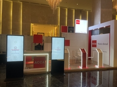 Dịch vụ cho thuê standee led lắp đặt tận nơi