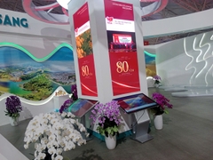 CHO THUÊ MÀN HÌNH CẢM ỨNG CHÂN QUỲ TẠI HÀ NỘI, HCM