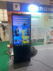 Cho Thuê Standee Điện Tử Triển Lãm Mùa Xuân 2026 – Phú Vương Giá Tốt, Chuyên Nghiệp