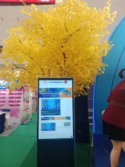 CHO THUÊ MÀN HÌNH QUẢNG CÁO (STANDEE ĐIỆN TỬ) 55 INCH – GIẢI PHÁP TRƯNG BÀY ẤN TƯỢNG CHO SỰ KIỆN | PHÚ VƯƠNG