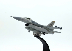 Mô hình máy bay F16 tỷ lệ 1/72