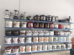 ke-trung-bay-giay-dep-vach-luoi-5-tang-ap-tuong-kho-70cm-cao-1-8m