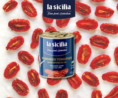 Cà Chua Khô Ngâm Dầu hiệu La Sicilia Sundried Tomatoes With Spices in Oil - Hộp 750g